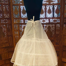 Load image into Gallery viewer, (00) Strapless Layered Wedding Gown with Train
